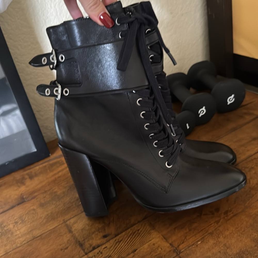 NWT Schultz black booties in size 7.5